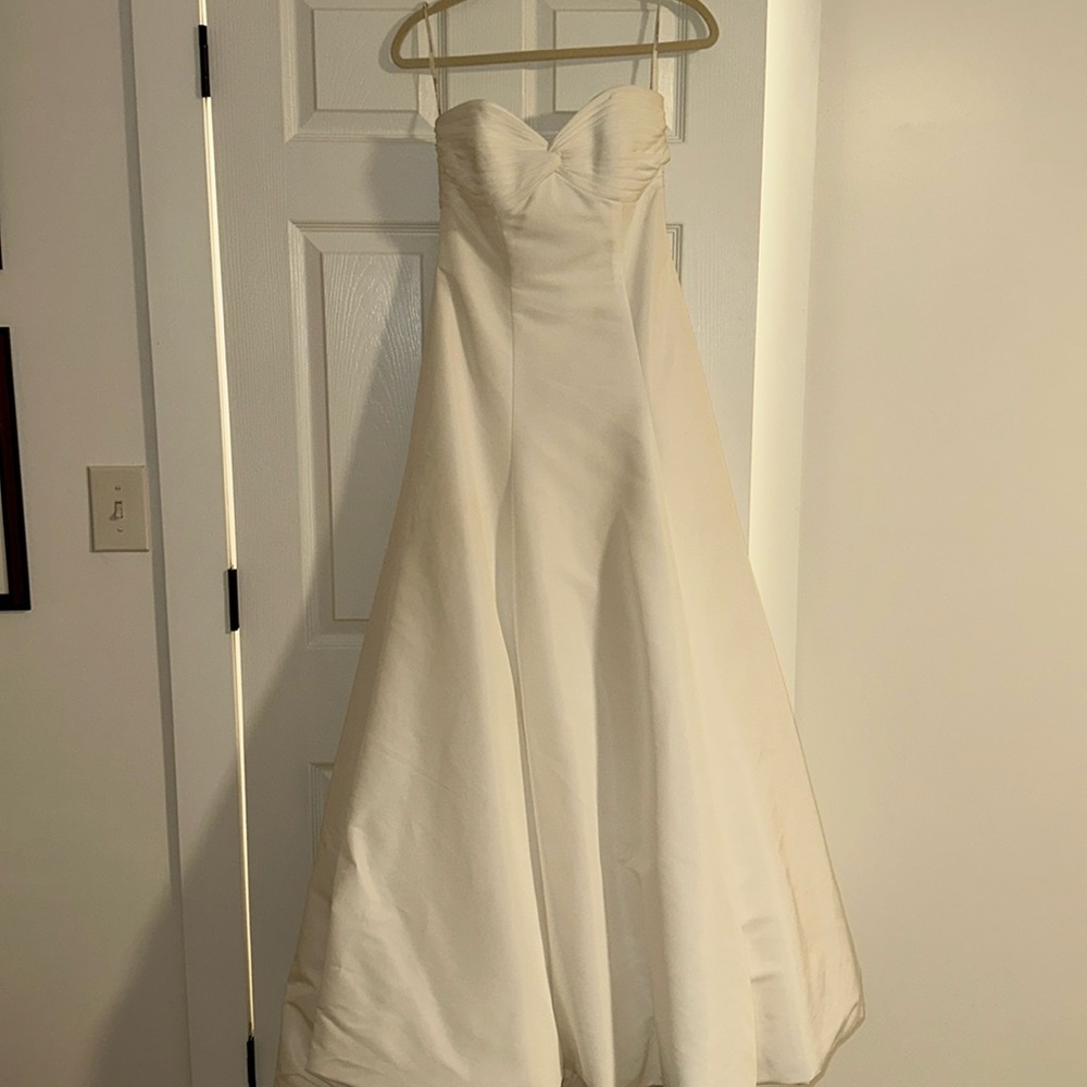 David bridal wedding dress. Size 6
